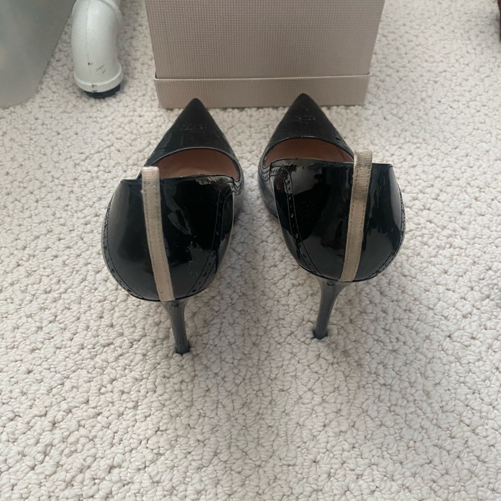 SJP Black Patent Leather striped Women's Pumps - Picture 6 of 10